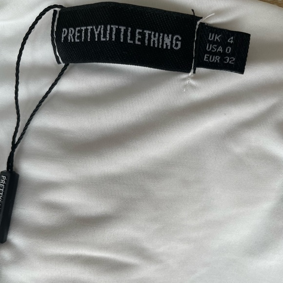 WHITE PRETTY LITTLE THING LONG SLEEVE WITH TAG - Picture 3 of 3